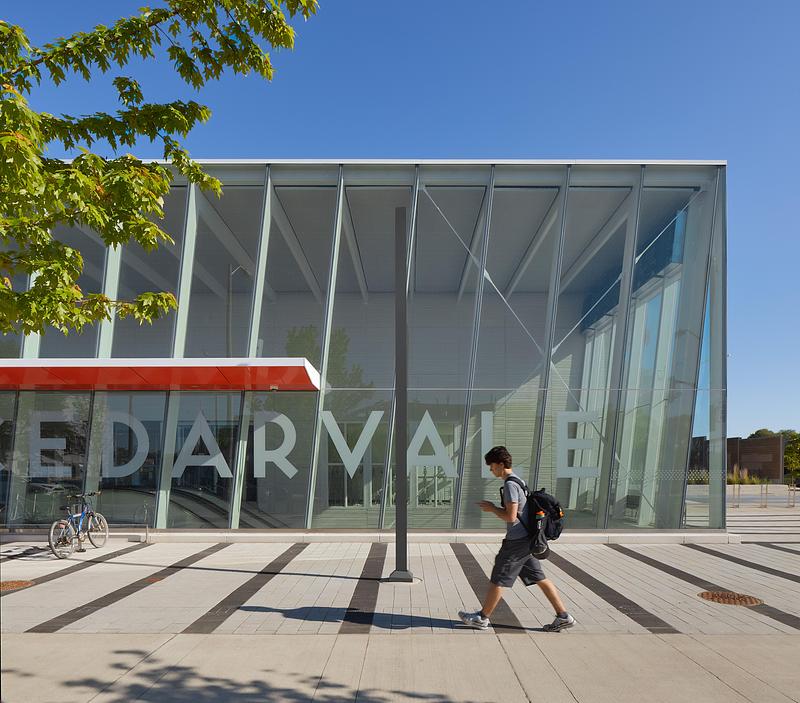 Dossier de presse | 718-05 - Communiqué de presse | Eglinton Crosstown LRT : Rehausser la qualité du design dans l'espace public - Daoust Lestage Lizotte Stecker Benech - Architecture institutionnelle - Nouvelle image exclusive - Crédit photo : Tom Arban