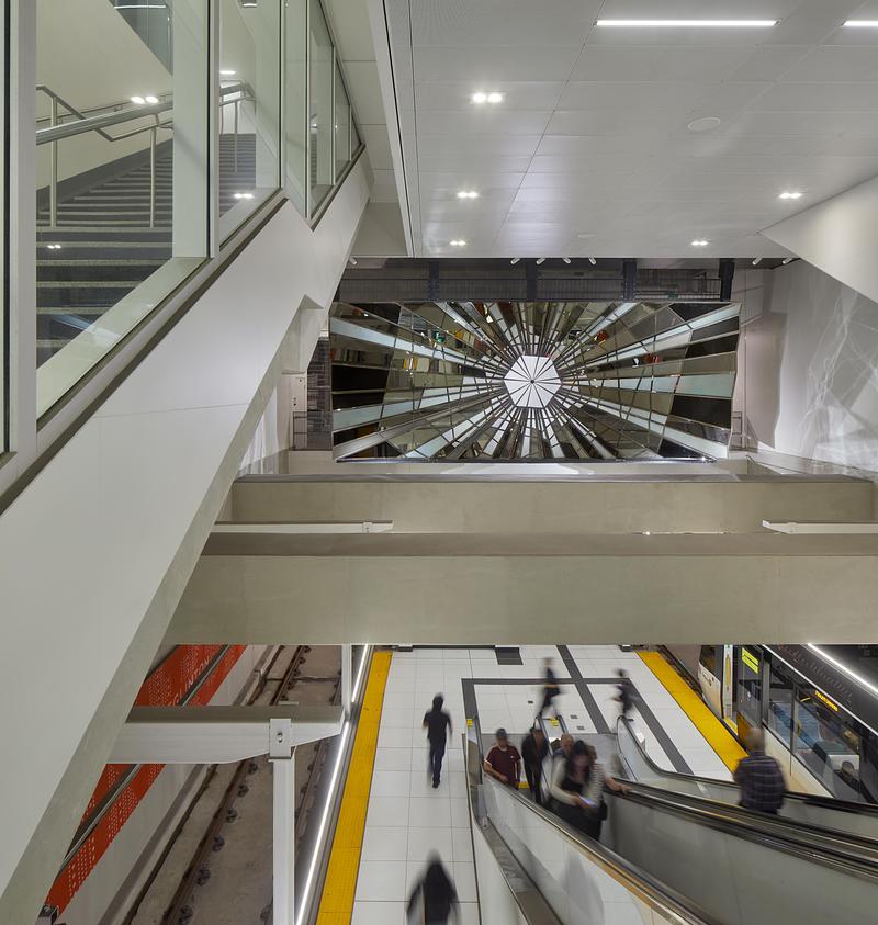Dossier de presse | 718-05 - Communiqué de presse | Eglinton Crosstown LRT : Rehausser la qualité du design dans l'espace public - Daoust Lestage Lizotte Stecker Benech - Architecture institutionnelle - Nouvelle image exclusive - Crédit photo : Tom Arban