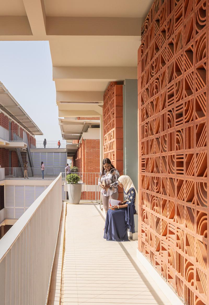 Press kit | 7908-01 - Press release | UCAD Dakar A+Awards Winner - HARDEL LE BIHAN ARCHITECTS - Residential Architecture - Photo credit: Schnepp Renou