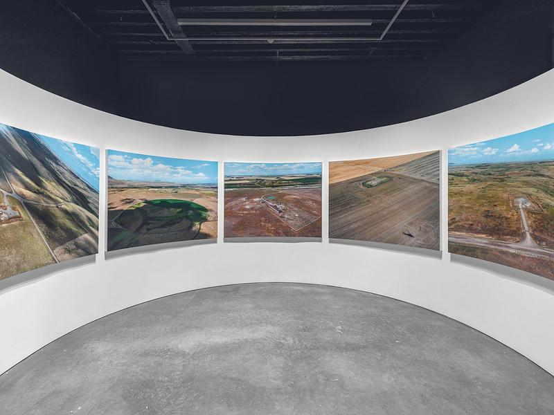 Dossier de presse | 7902-01 - Communiqué de presse | Marian Goodman Gallery - studioMDA - Architecture commerciale - Gallery 1 - Crédit photo : Alex Yudzon. Courtesy of the artist and Marian Goodman Gallery<br>