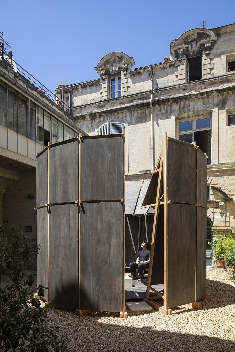 Press kit | 982-60 - Press release | Celebrating 20 Years of the Festival des Architectures Vives in Montpellier - Champ Libre Association - Event + Exhibition - La lyre et la couronne : Estéban Le Magnen - Photo credit: photoarchitecture.com
