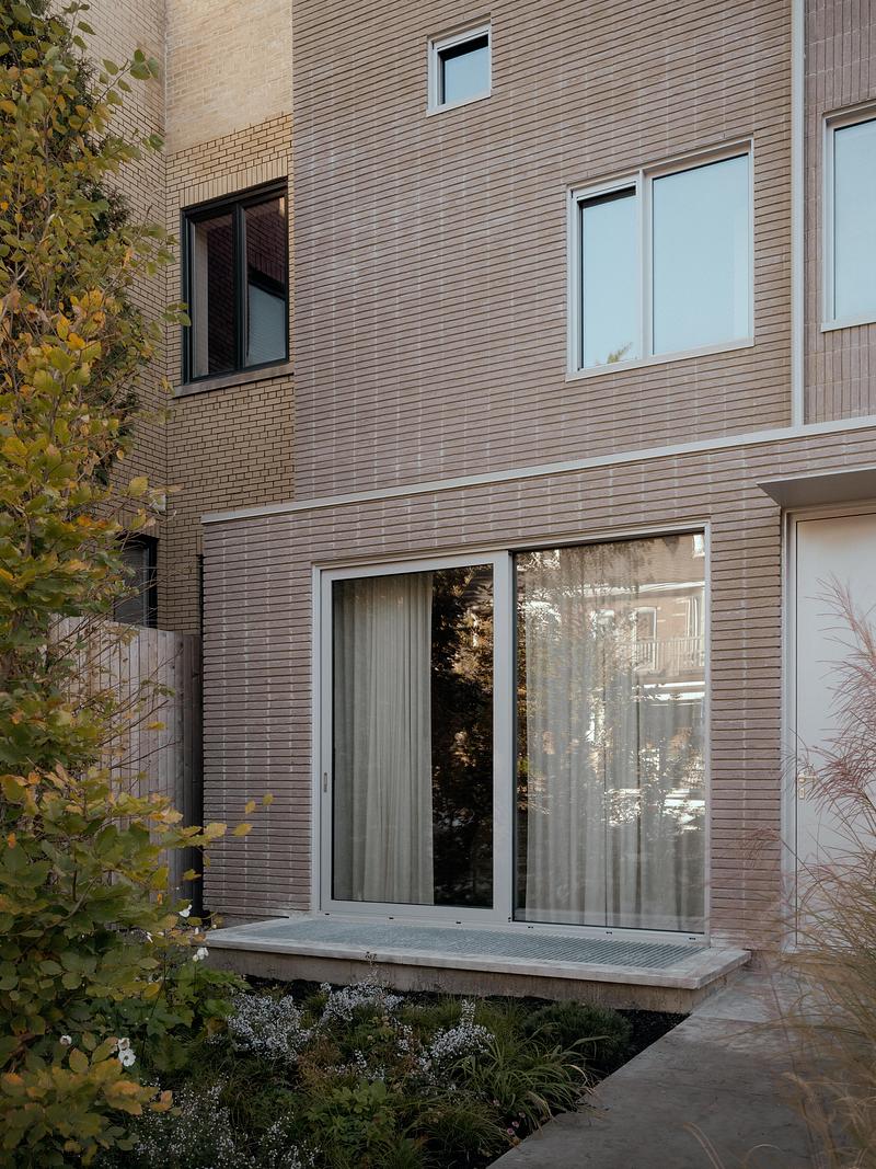 Press kit | 2744-14 - Press release | Bellwoods Residence - StudioAC - Residential Architecture - Front Detail - Photo credit: Felix Michaud