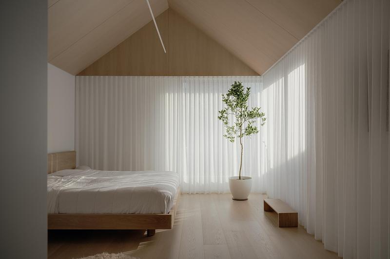 Press kit | 2744-14 - Press release | Bellwoods Residence - StudioAC - Residential Architecture - Bedroom  - Photo credit: Felix Michaud