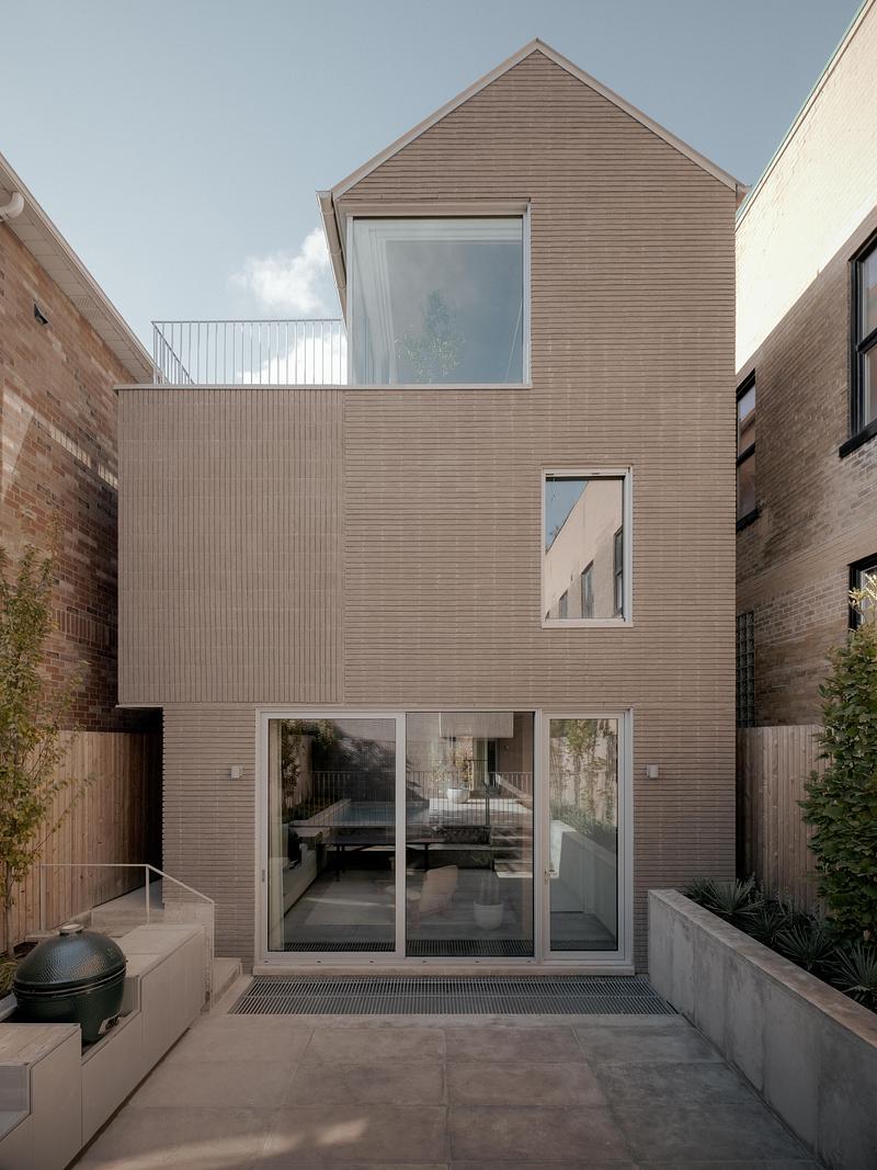Press kit | 2744-14 - Press release | Bellwoods Residence - StudioAC - Residential Architecture - Rear Elevation - Photo credit: Felix Michaud