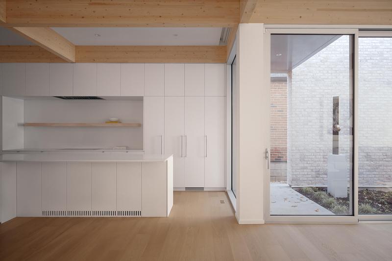 Dossier de presse | 2744-15 - Communiqué de presse | Casa Loma Residence - StudioAC - Architecture résidentielle - Kitchen  - Crédit photo : Felix Michaud