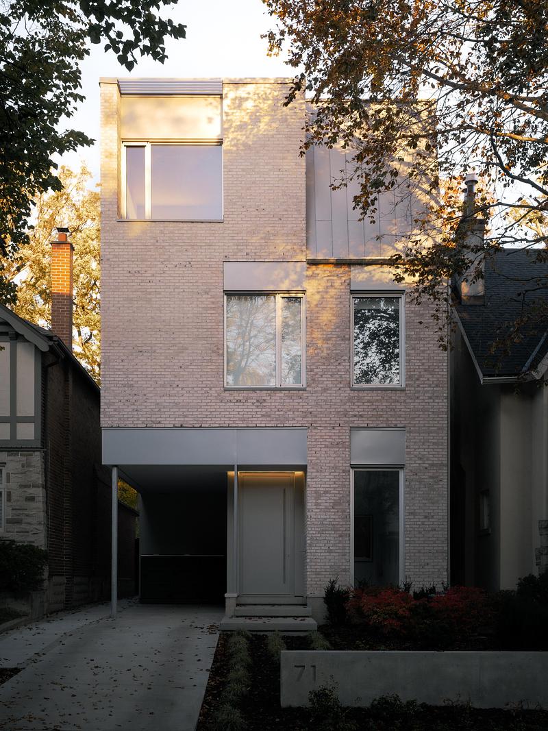 Dossier de presse | 2744-15 - Communiqué de presse | Casa Loma Residence - StudioAC - Architecture résidentielle - Front Elevation - Crédit photo : Felix Michaud