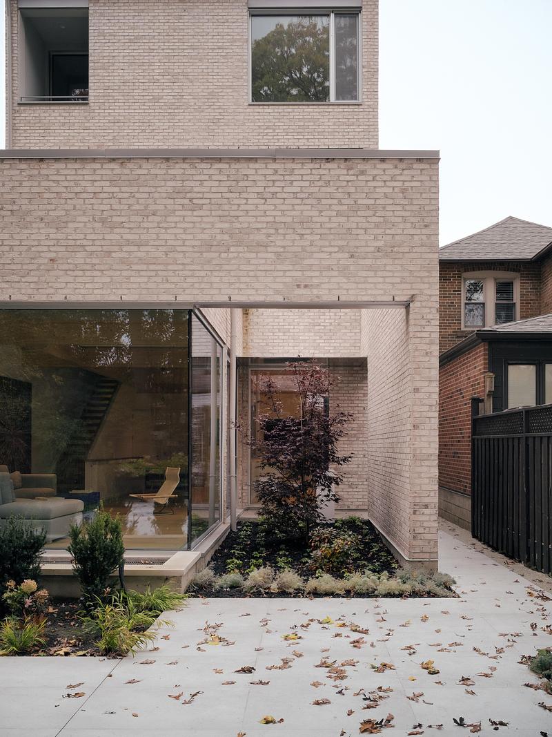 Dossier de presse | 2744-15 - Communiqué de presse | Casa Loma Residence - StudioAC - Architecture résidentielle - Garden Detail  - Crédit photo : Felix Michaud
