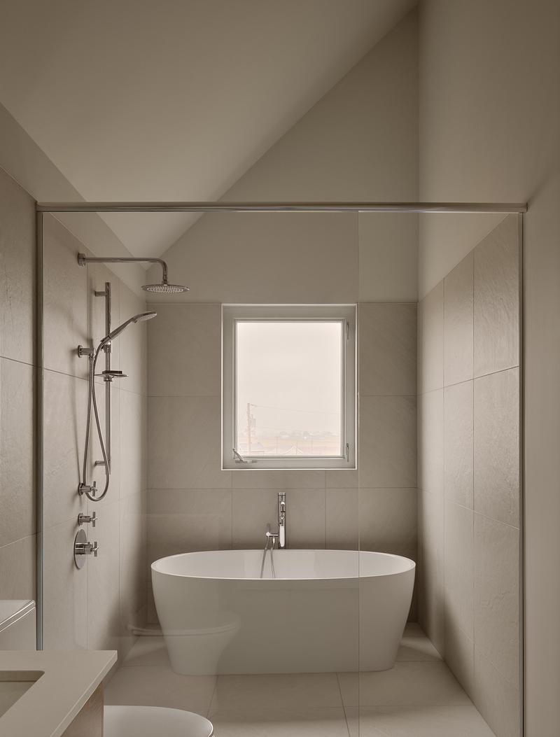 Press kit | 1685-09 - Press release | Magdalen House - Atelier L'Abri - Residential Architecture - Photo credit: Alex Lesage