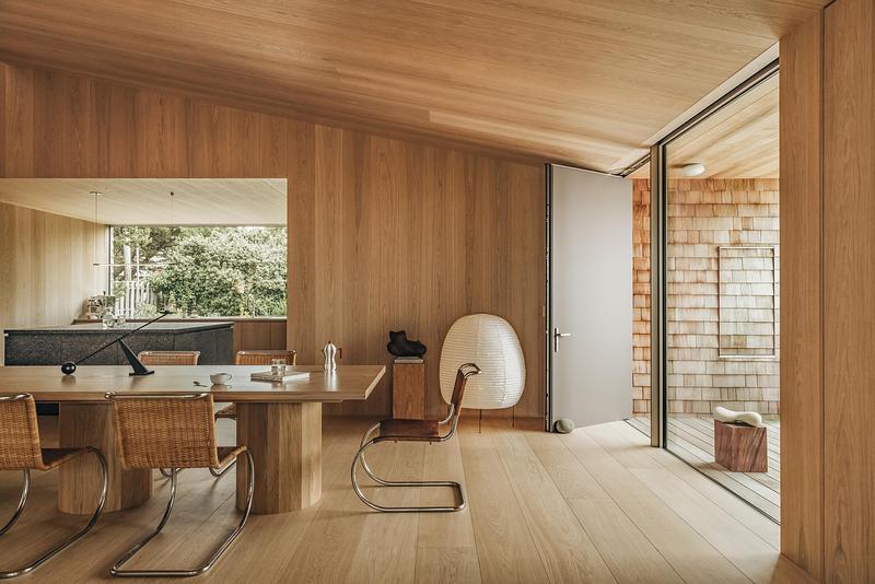Dossier de presse | 6522-01 - Communiqué de presse | Dune House - Waechter Architecture - Architecture résidentielle - Entry and Dining Room - Crédit photo : Pablo Enriquez