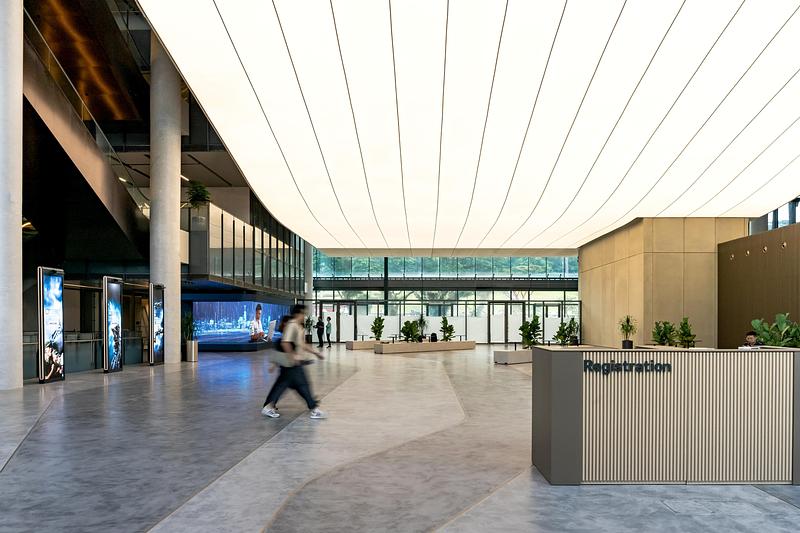 Dossier de presse | 4036-02 - Communiqué de presse | DP Architects’ Central Manpower Base (CMPB) Wins at Architizer A+ Awards 2026 - DP Architects - Architecture institutionnelle - Crédit photo : Melcas Lim, Courtesy of DP Architects