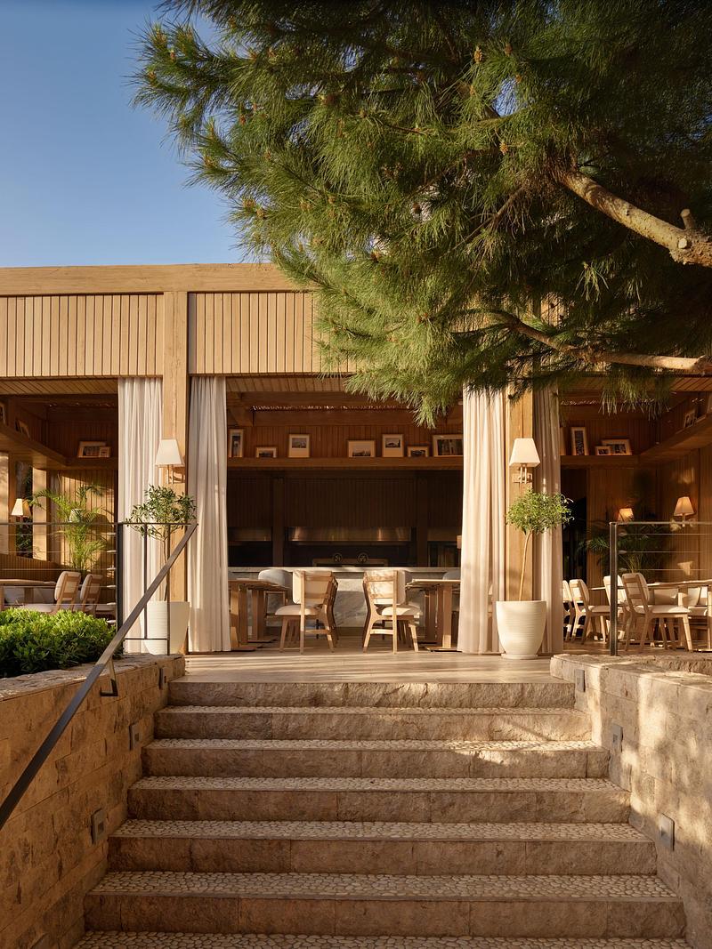 Dossier de presse | 7775-04 - Communiqué de presse | URBANJOBS réinvente l'expérience culinaire au Bodrum EDITION - URBANJOBS - Design d’intérieur commercial -  The Trattoria par Stefano Ciotti   - Crédit photo : İbrahim Özbunar I 645studio 