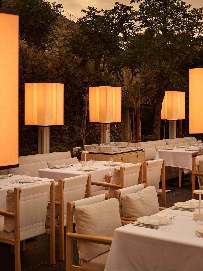 Dossier de presse | 7775-04 - Communiqué de presse | URBANJOBS réinvente l'expérience culinaire au Bodrum EDITION - URBANJOBS - Design d’intérieur commercial -  Daha par Mehmet Akdağ   - Crédit photo : İbrahim Özbunar I 645studio 