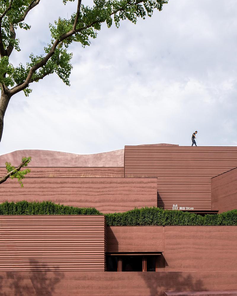 Press kit | 3524-07 - Press release | The Earth Valley Theater - GOA (Group of Architects) - Landscape Architecture - Building Facades with Different Clay Motifs - Photo credit: ©CHEN Xi Studio
