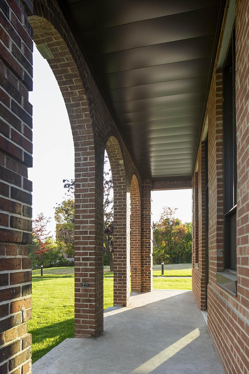 Dossier de presse | 952-39 - Communiqué de presse | MELLEM GRACE DART : La reconversion audacieuse d’un symbole patrimonial en un milieu de vie contemporain et inclusif - Provencher_Roy - Architecture institutionnelle - Crédit photo : Adrien Williams