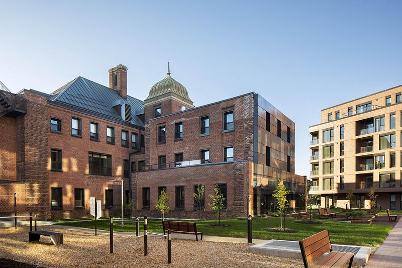 Dossier de presse | 952-39 - Communiqué de presse | MELLEM GRACE DART : La reconversion audacieuse d’un symbole patrimonial en un milieu de vie contemporain et inclusif - Provencher_Roy - Architecture institutionnelle - Crédit photo : Adrien Williams