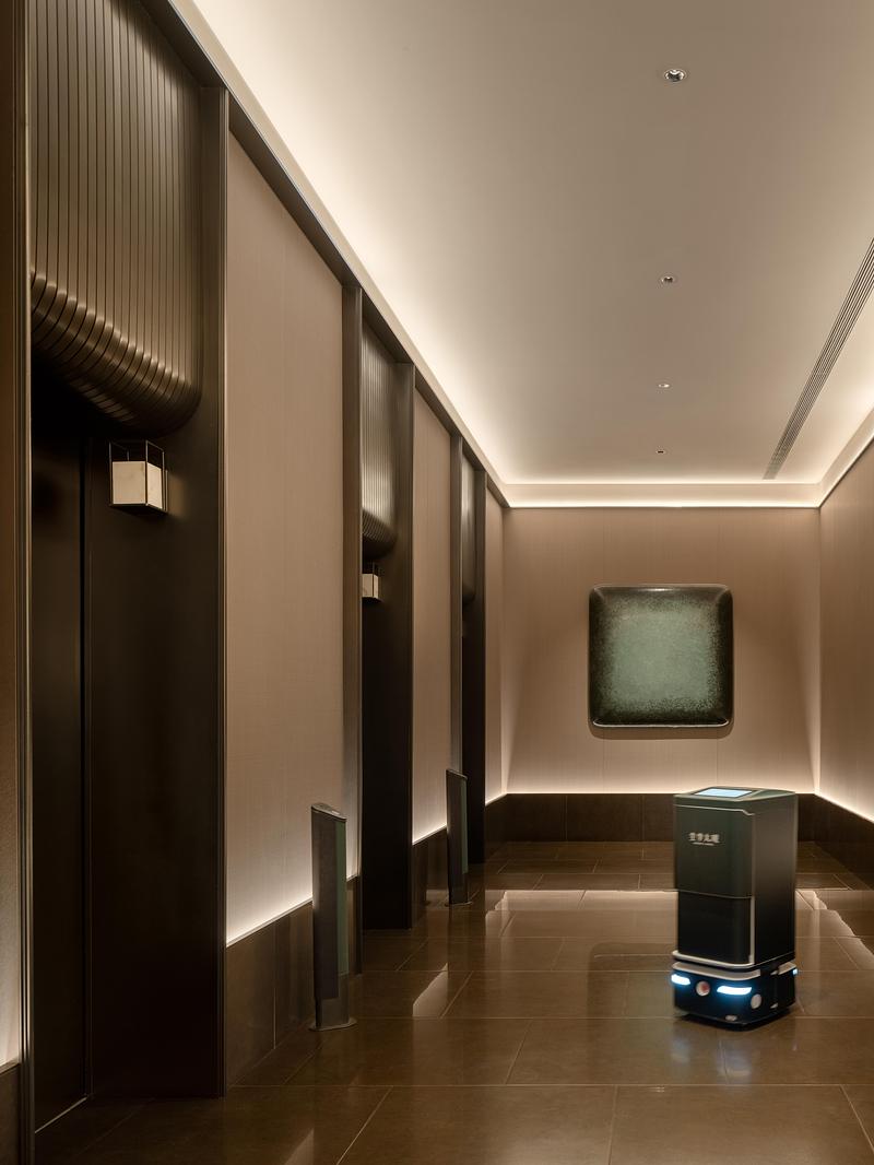 Press kit | 3531-17 - Press release | GRAND JI HOTEL - Vermilion Zhou Design Group - Commercial Interior Design - 1F Elevator Lobby - Photo credit: Jian Quan Wu