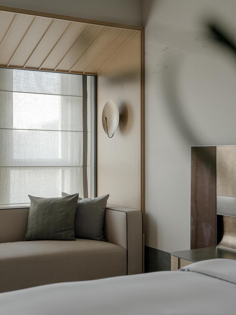 Press kit | 3531-17 - Press release | GRAND JI HOTEL - Vermilion Zhou Design Group - Commercial Interior Design - Guest Room - Photo credit: Jian Quan Wu