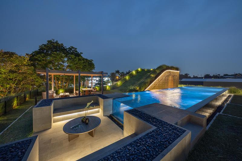 Press kit | 6235-01 - Press release | Split Mass Residence - K-Thengono Design Studio - Residential Architecture - Photo credit: Finbarr Fallon