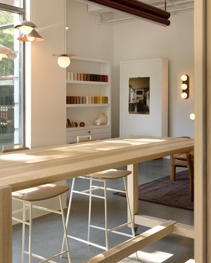 Press kit | 1942-09 - Press release | Luminaire Authentik Unveils Its New Showroom in Toronto’s King East Design District - Luminaire Authentik - Lighting Design - Material Library &amp; Workspace - Photo credit: Luminaire Authentik