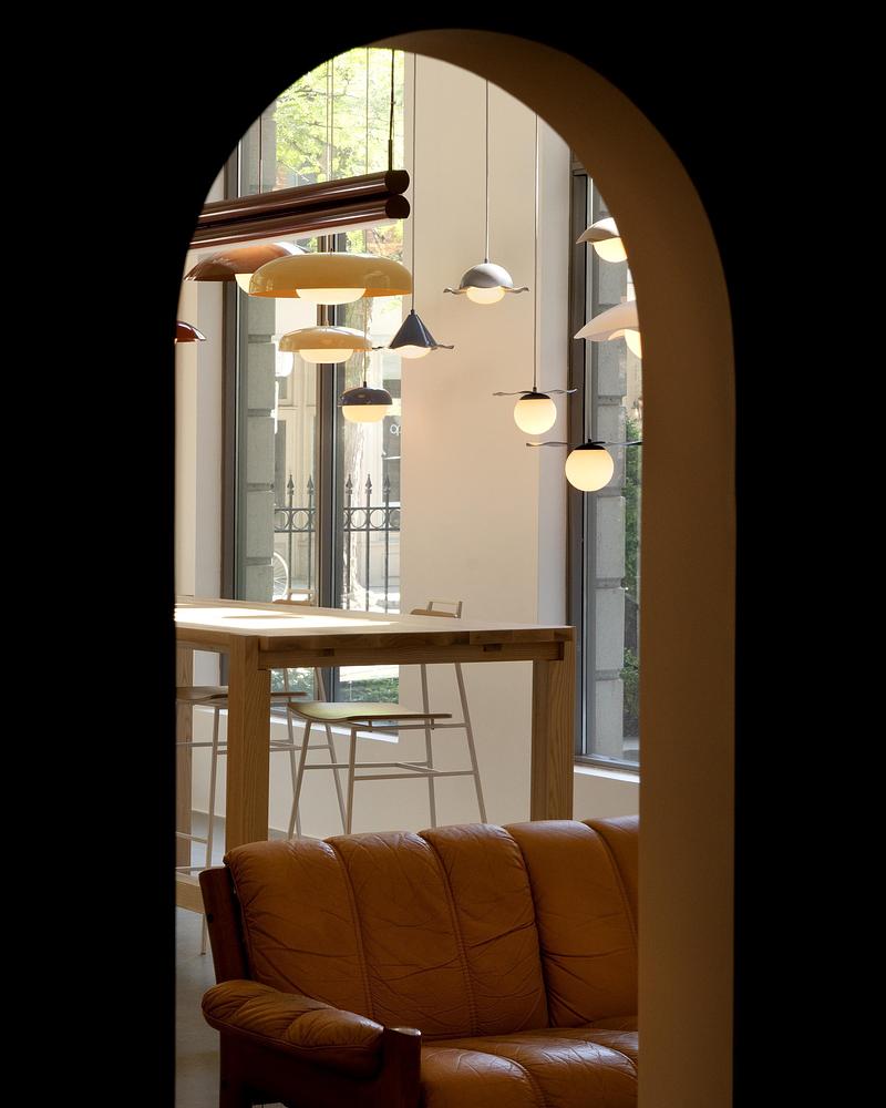 Press kit | 1942-09 - Press release | Luminaire Authentik Unveils Its New Showroom in Toronto’s King East Design District - Luminaire Authentik - Lighting Design - Café Pass - Photo credit: Luminaire Authentik