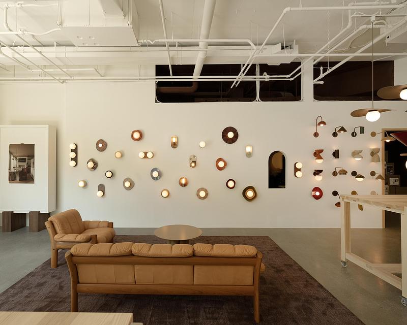 Press kit | 1942-09 - Press release | Luminaire Authentik Unveils Its New Showroom in Toronto’s King East Design District - Luminaire Authentik - Lighting Design - Lounge &amp; Wall Display Area - Photo credit: Luminaire Authentik