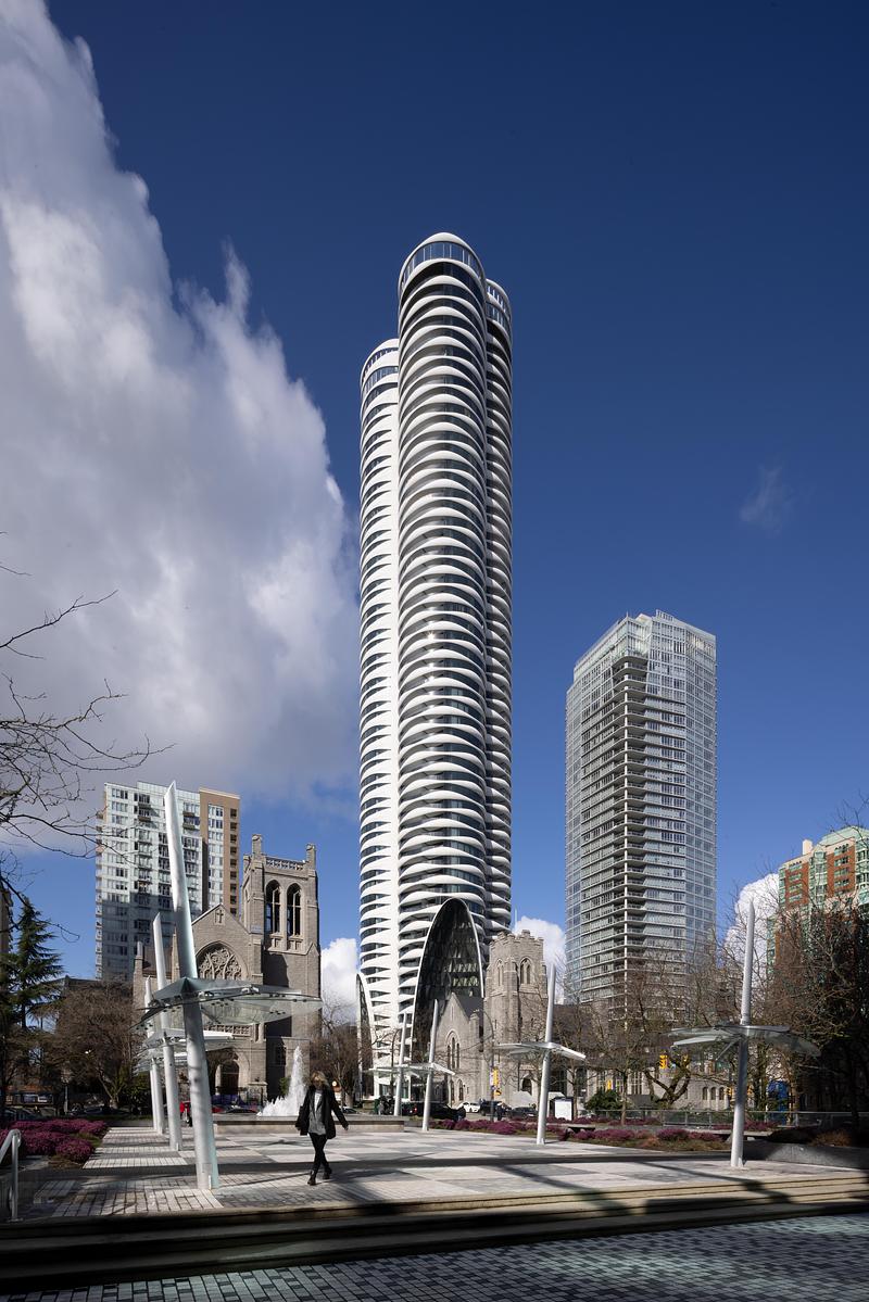 Dossier de presse | 2197-03 - Communiqué de presse | The Butterfly + First Baptist Church Complex - Revery Architecture - Architecture résidentielle - View from adjacent urban plaza - Crédit photo : Ema Peter
