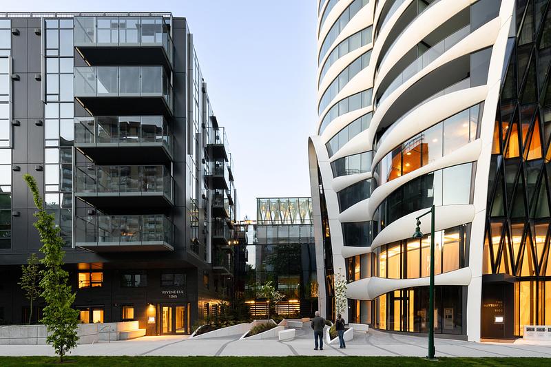 Dossier de presse | 2197-03 - Communiqué de presse | The Butterfly + First Baptist Church Complex - Revery Architecture - Architecture résidentielle - Rental housing, public courtyard and Butterfly Lobby - Crédit photo : Brett Ryan Studios