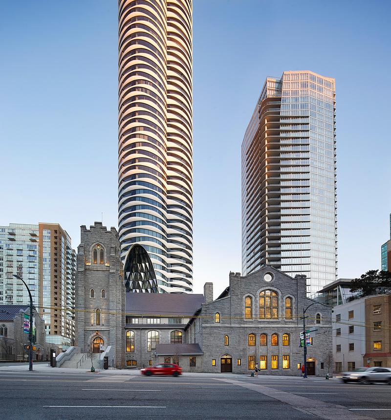 Dossier de presse | 2197-03 - Communiqué de presse | The Butterfly + First Baptist Church Complex - Revery Architecture - Architecture résidentielle - Street Elevation of FBC - Crédit photo : Hufton + Crow