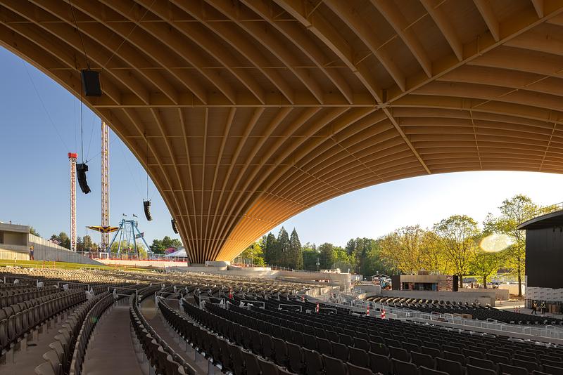 Dossier de presse | 2197-02 - Communiqué de presse | Freedom Mobile Arch - Revery Architecture - Architecture commerciale - One of three buttress connections to the foundation - Crédit photo : Ema Peter