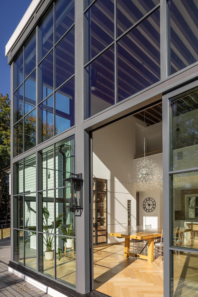 Dossier de presse | 7855-07 - Communiqué de presse | Archi-Tectonics Radically Transforms Country Home with Passive Solar Greenhouse - Archi-Tectonics - Architecture résidentielle - Crédit photo :  Frederica Carlet 