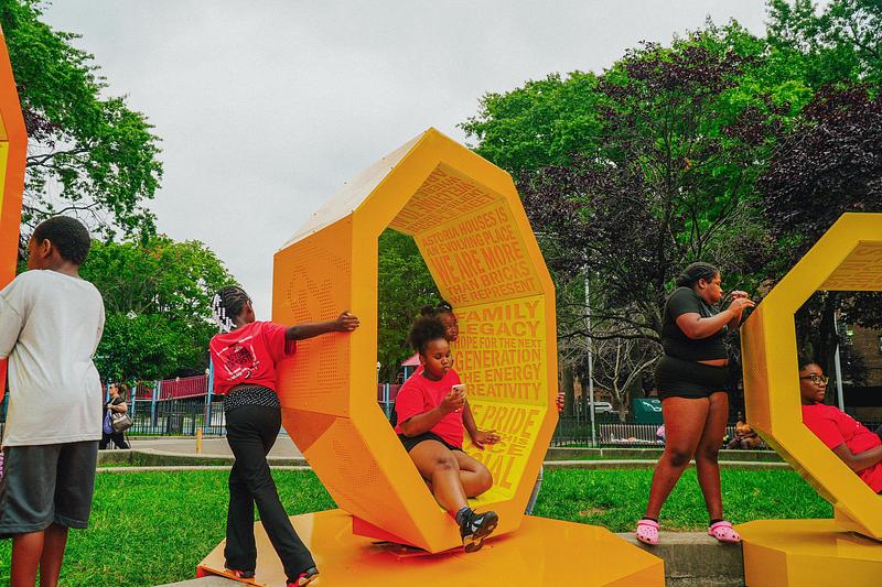 Press kit | 5595-13 - Press release | The Urban Conga Unveils “Revolving Voices” at New York Public Housing in Collaboration with Local Poet Tamra Cosby - The Urban Conga - Art - The movement of the artwork allows the community to make it theirs and adjust it as they want it to be set up.  - Photo credit: Tameek Williams