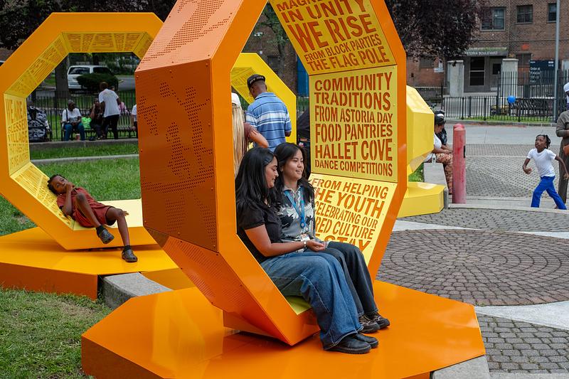 Press kit | 5595-13 - Press release | The Urban Conga Unveils “Revolving Voices” at New York Public Housing in Collaboration with Local Poet Tamra Cosby - The Urban Conga - Art - Revolving Voices serves not just as a visual work but as a functional gathering space for residents.  - Photo credit: Charles Darr