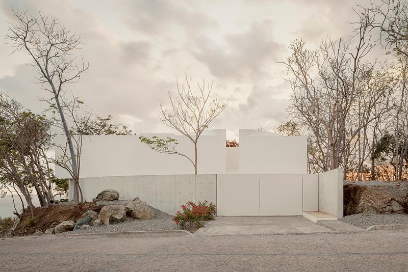 Dossier de presse | 5118-08 - Communiqué de presse | Casa Malonic - HW Studio - Architecture résidentielle - Façade principale - Crédit photo : Photo credit: Cesar Bejar