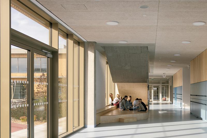 Dossier de presse | 1914-07 - Communiqué de presse | École LOŠBATES - Pelletier de Fontenay + SOA architekti - Architecture institutionnelle - Crédit photo : Alex Shoots Buildings