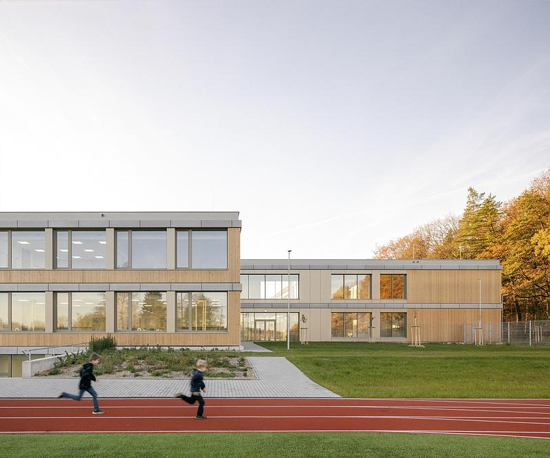 Dossier de presse | 1914-07 - Communiqué de presse | École LOŠBATES - Pelletier de Fontenay + SOA architekti - Architecture institutionnelle - Crédit photo : Alex Shoots Buildings