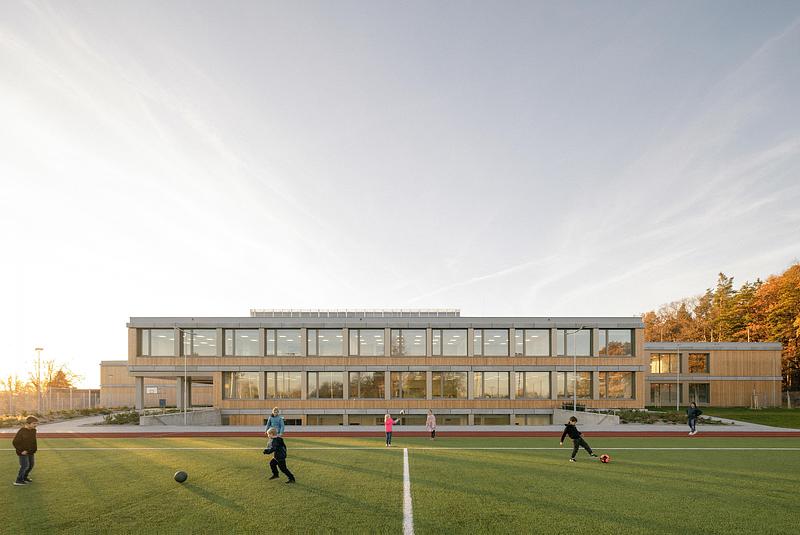 Dossier de presse | 1914-07 - Communiqué de presse | École LOŠBATES - Pelletier de Fontenay + SOA architekti - Architecture institutionnelle - Crédit photo : Alex Shoots Buildings