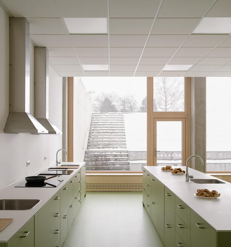 Dossier de presse | 1914-07 - Communiqué de presse | École LOŠBATES - Pelletier de Fontenay + SOA architekti - Architecture institutionnelle - Crédit photo : Alex Shoots Buildings