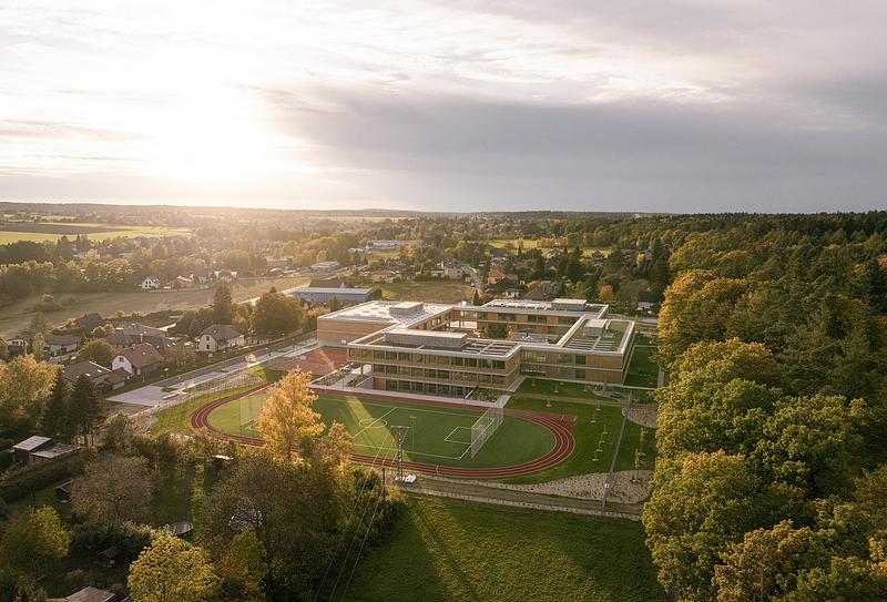Dossier de presse | 1914-07 - Communiqué de presse | École LOŠBATES - Pelletier de Fontenay + SOA architekti - Architecture institutionnelle - Crédit photo : Alex Shoots Buildings