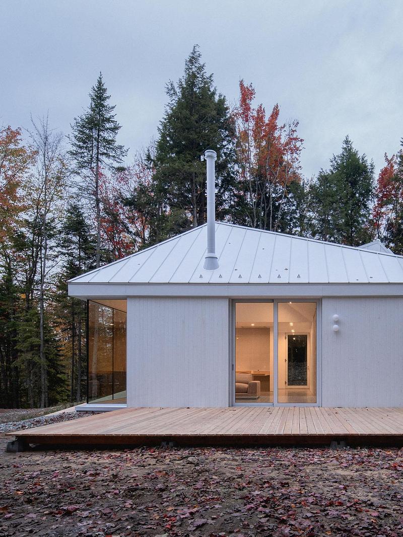 Dossier de presse | 7762-04 - Communiqué de presse | Dévoilement des lauréats | MŌNUMA, célèbre l’excellence - Mōnuma - Architecture résidentielle - <p>Architecture - Construction neuve 1M et moins | Habitat Sélénite par naturehumaine</p> - Crédit photo : Raphaël Thibodeau