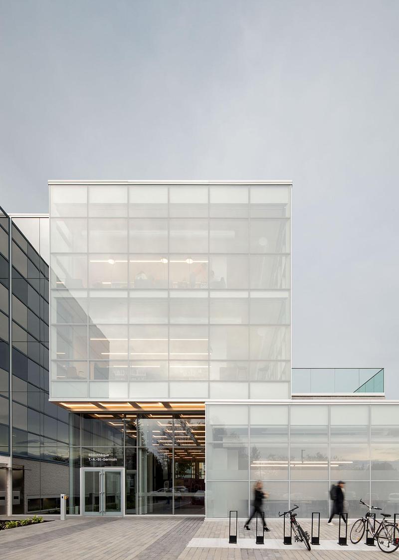 Dossier de presse | 7762-04 - Communiqué de presse | Dévoilement des lauréats | MŌNUMA, célèbre l’excellence - Mōnuma - Architecture résidentielle - Architecture - Communautaire | Bibliothèque T.-A.-St-Germain par ACDF architecture - Crédit photo : Adrien Williams