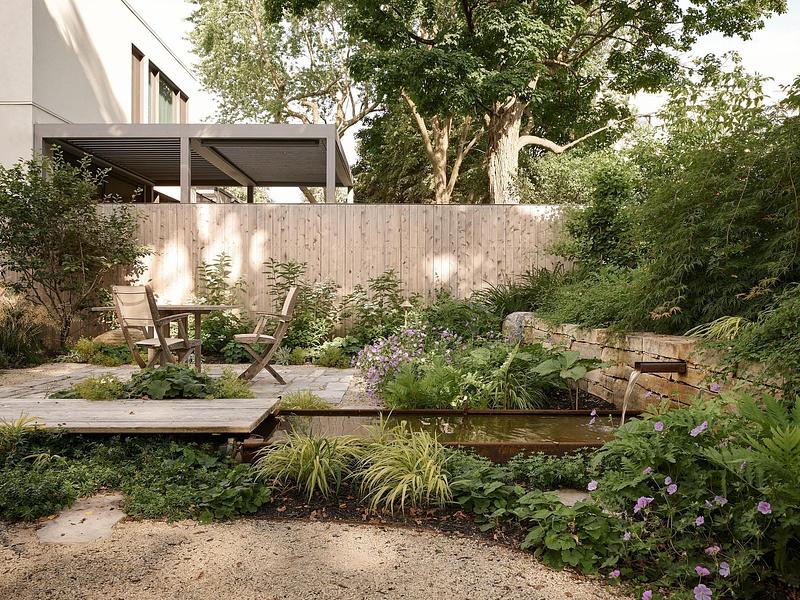 Dossier de presse | 7762-04 - Communiqué de presse | Dévoilement des lauréats | MŌNUMA, célèbre l’excellence - Mōnuma - Architecture résidentielle - Aménagement extérieur - Tour complet | Jardin Durham par Friche Atelier - Crédit photo : Maxime Brouillet