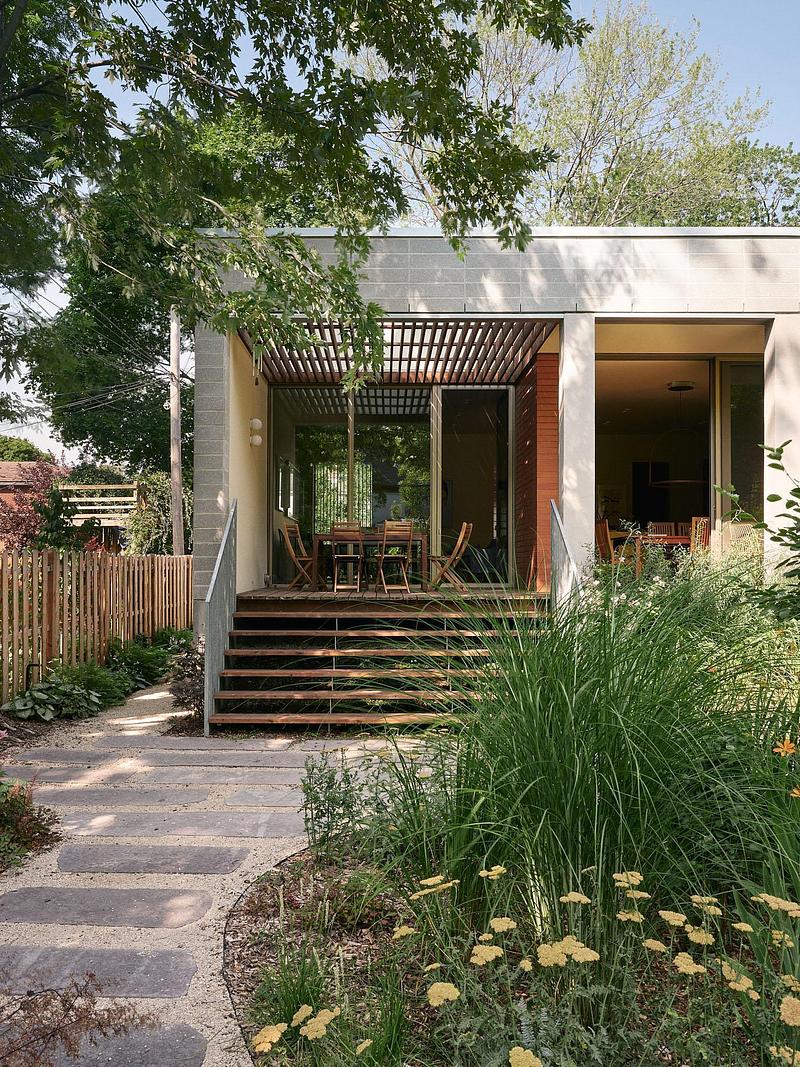 Dossier de presse | 7762-04 - Communiqué de presse | Dévoilement des lauréats | MŌNUMA, célèbre l’excellence - Mōnuma - Architecture résidentielle - Aménagement extérieur - Cour arrière 100K et moins | Jardin King Edward par Friche Atelier - Crédit photo : Maxime Brouillet
