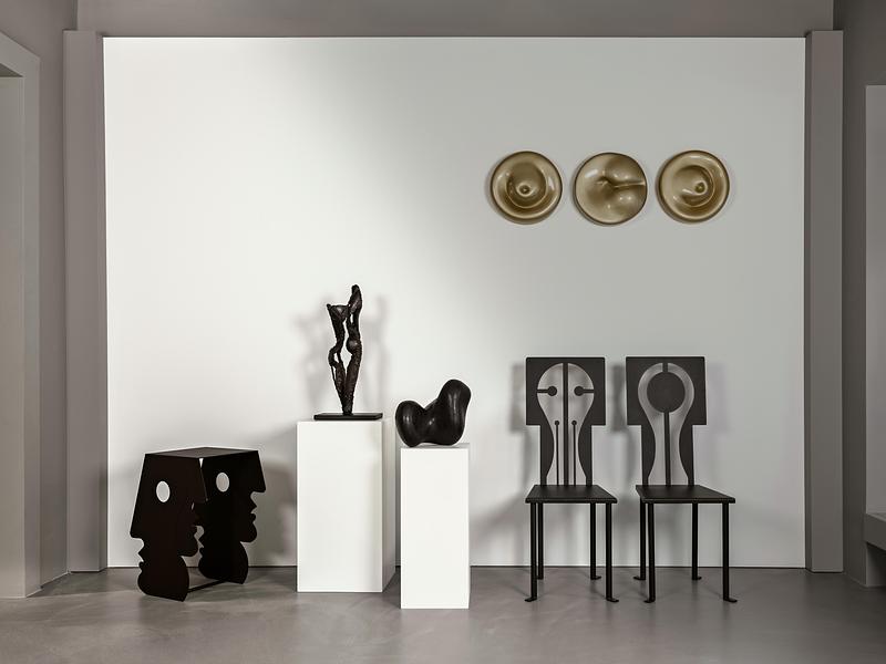 Press kit | 7948-02 - Press release | ARKOBJECT: Istanbul’s Craft Culture Takes Contemporary Form - ARKOBJECT - Art - Gallery view at ARKOBJECT, Istanbul. Lucia Side Table and Epona and Luna Chairs by Animate Objects; 38 years, 1983 by Sevgi Karay; Untitled sculptures and wall art by Işıl Kapu. - Photo credit: Sinan Çırak