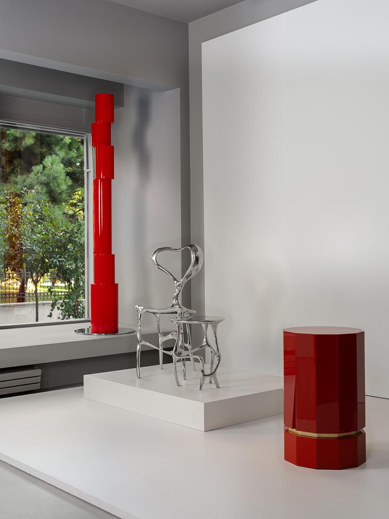 Press kit | 7948-02 - Press release | ARKOBJECT: Istanbul’s Craft Culture Takes Contemporary Form - ARKOBJECT - Art - Gallery view at ARKOBJECT, Istanbul. LOVE Chair and LOVE Side Table by Sami Savatli; Gloss Side Table by Zeynep Fadıllıoğlu; GON Floor Lamp by Tayfun Mumcu beside the window.  - Photo credit:  Sinan Çırak 