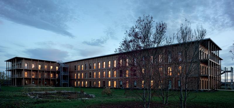 Dossier de presse | 2211-04 - Communiqué de presse | Hennessy Village - Barbarito Bancel Architectes - Architecture commerciale - Crédit photo : Alessandra Chemollo