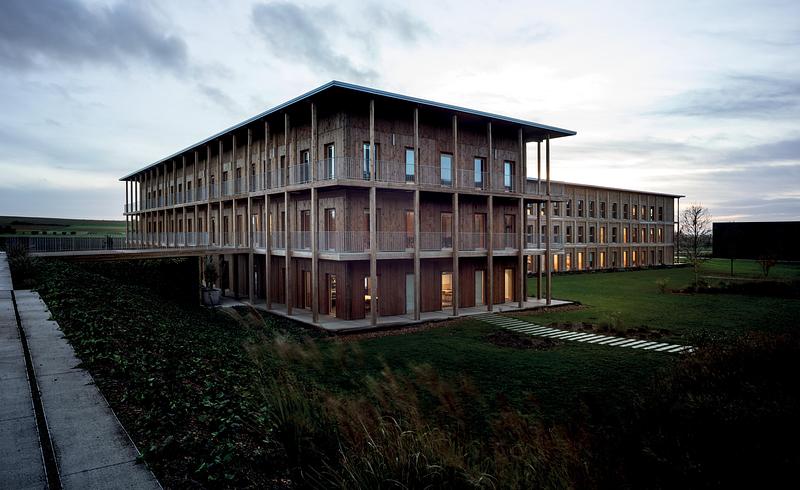 Dossier de presse | 2211-04 - Communiqué de presse | Hennessy Village - Barbarito Bancel Architectes - Architecture commerciale - Crédit photo : Alessandra Chemollo