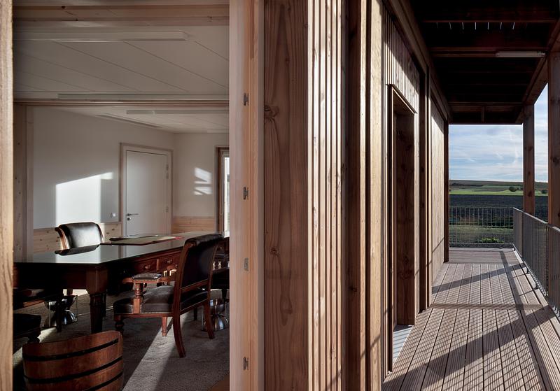 Dossier de presse | 2211-04 - Communiqué de presse | Hennessy Village - Barbarito Bancel Architectes - Architecture commerciale - Crédit photo : Alessandra Chemollo
