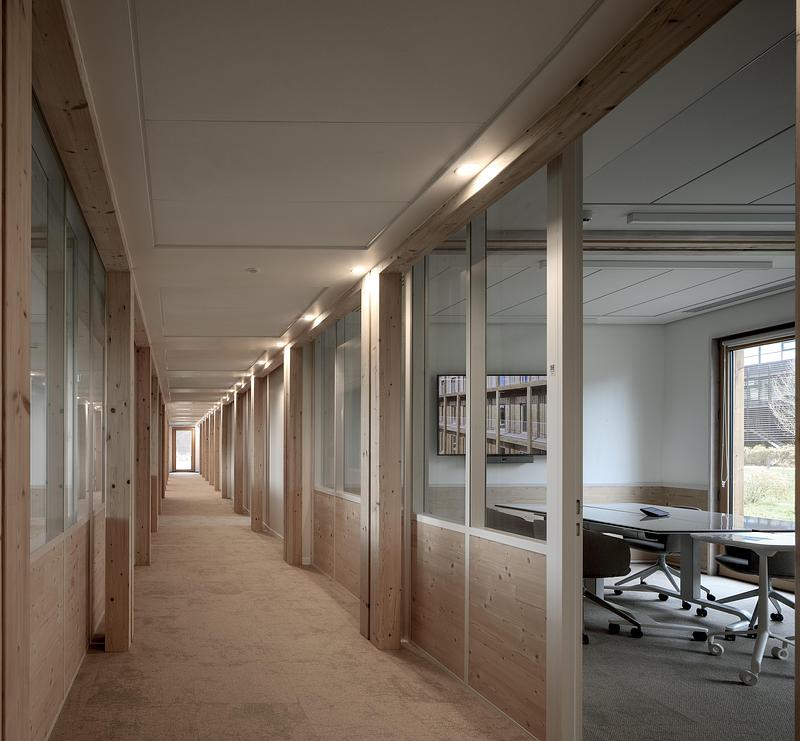 Dossier de presse | 2211-04 - Communiqué de presse | Hennessy Village - Barbarito Bancel Architectes - Architecture commerciale - Crédit photo : Alessandra Chemollo