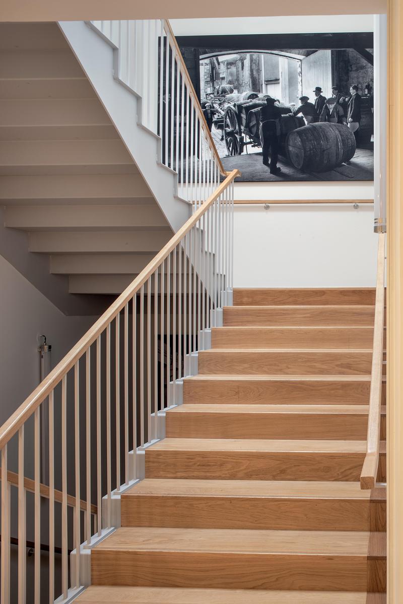Dossier de presse | 2211-04 - Communiqué de presse | Hennessy Village - Barbarito Bancel Architectes - Architecture commerciale - Crédit photo : Alessandra Chemollo