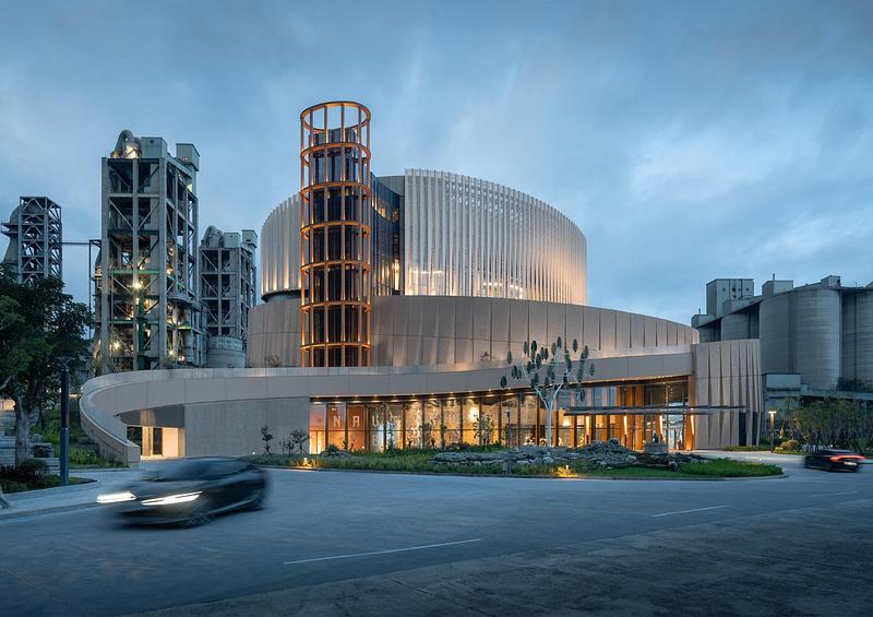 Dossier de presse | 1968-25 - Communiqué de presse | Architecture MasterPrize Names Its 2026 Winners - Farmani Group - Architecture commerciale - TCC DAKA Renewable Resource Recycling Center by KPF (Kohn Pedersen Fox), AMP 2026 Best of Best Winner in Mixed Use Architecture - Crédit photo : Justin Szeremeta